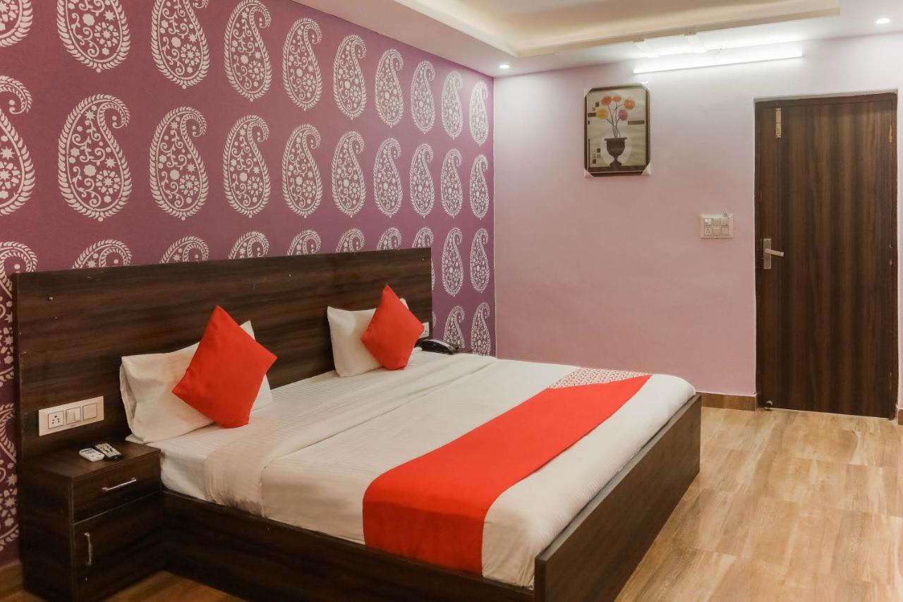 Hotel O Red Velvet Rooms & Banquet Faridabad Exterior foto