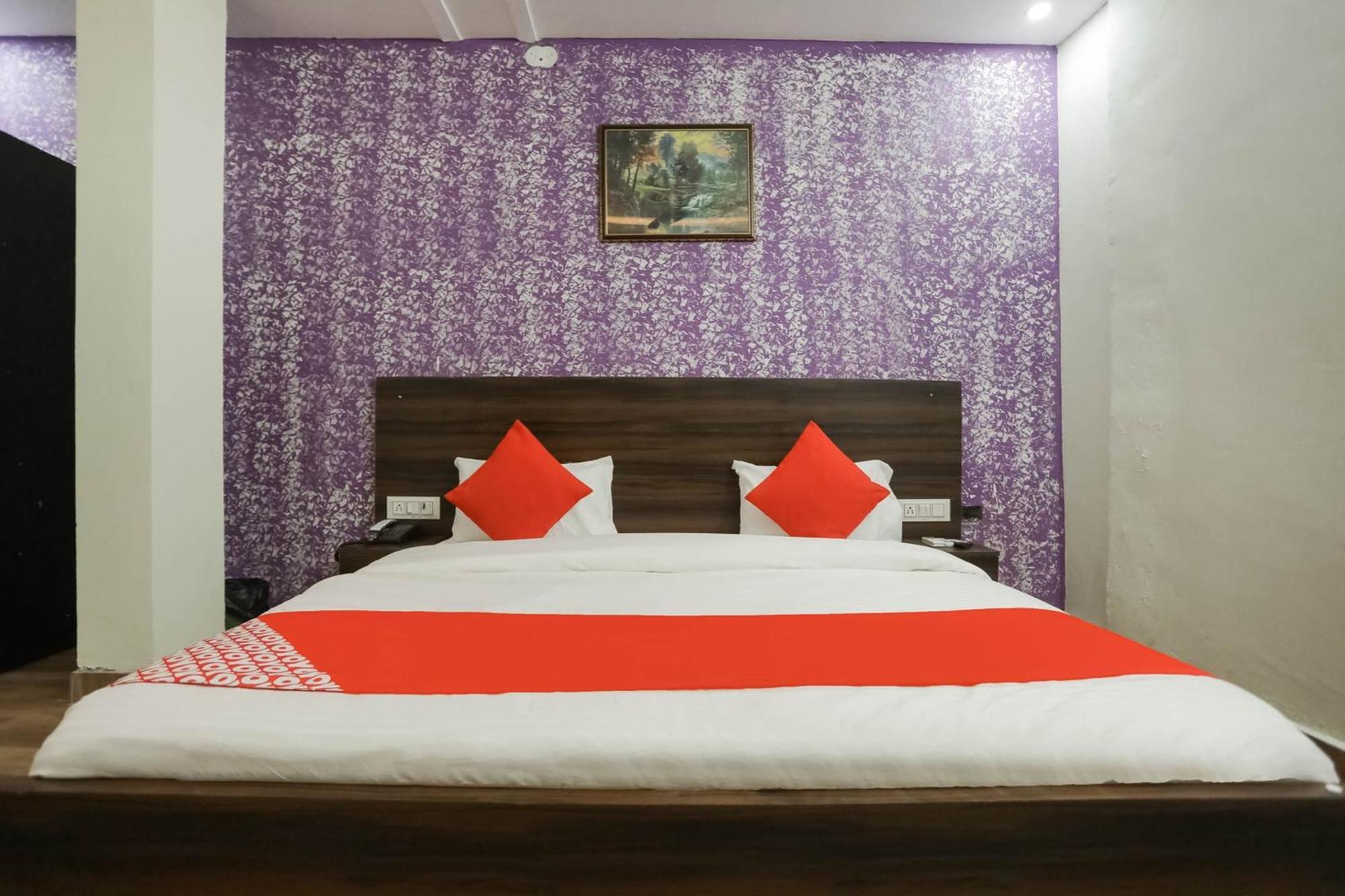 Hotel O Red Velvet Rooms & Banquet Faridabad Exterior foto