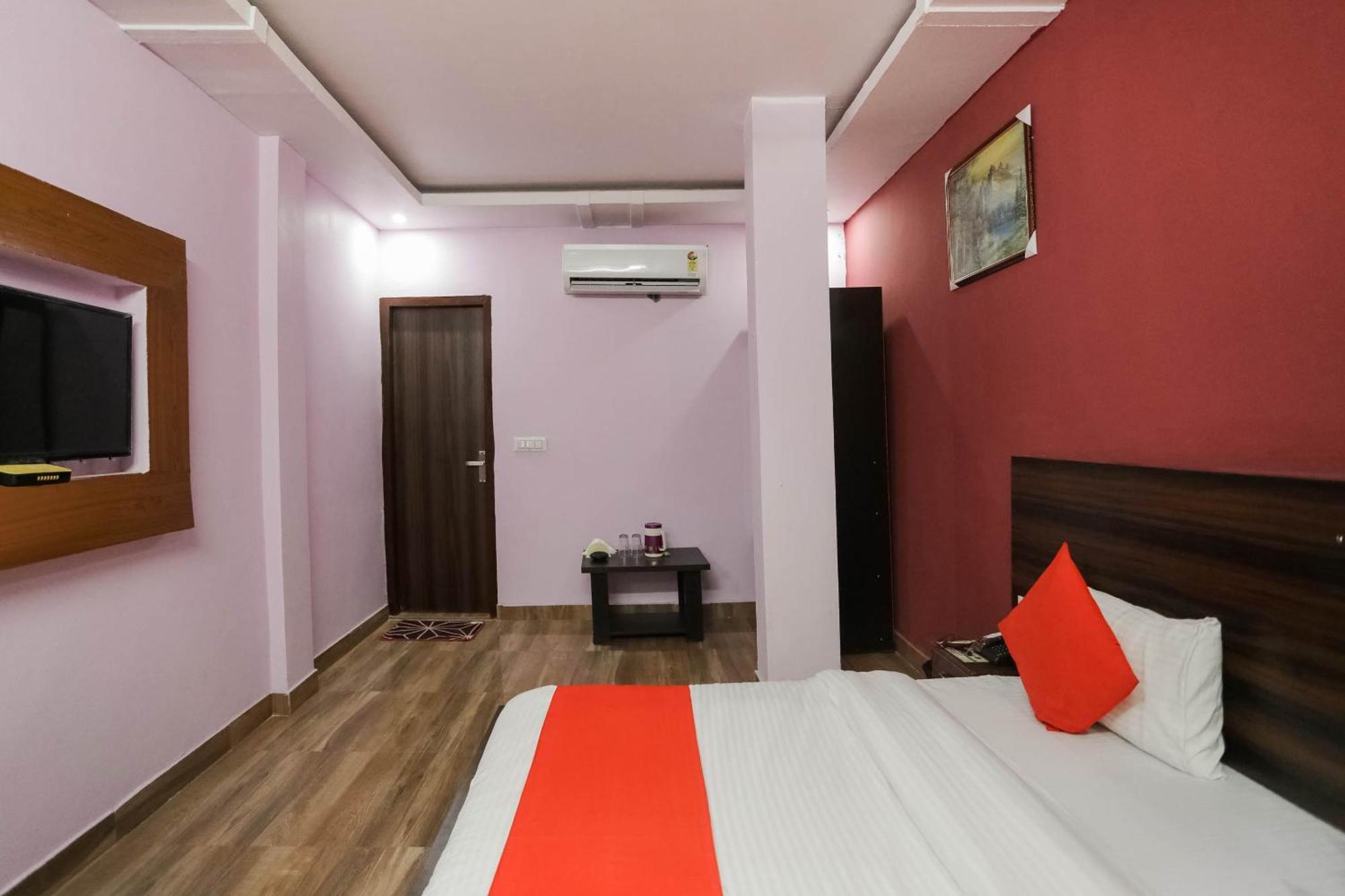Hotel O Red Velvet Rooms & Banquet Faridabad Exterior foto