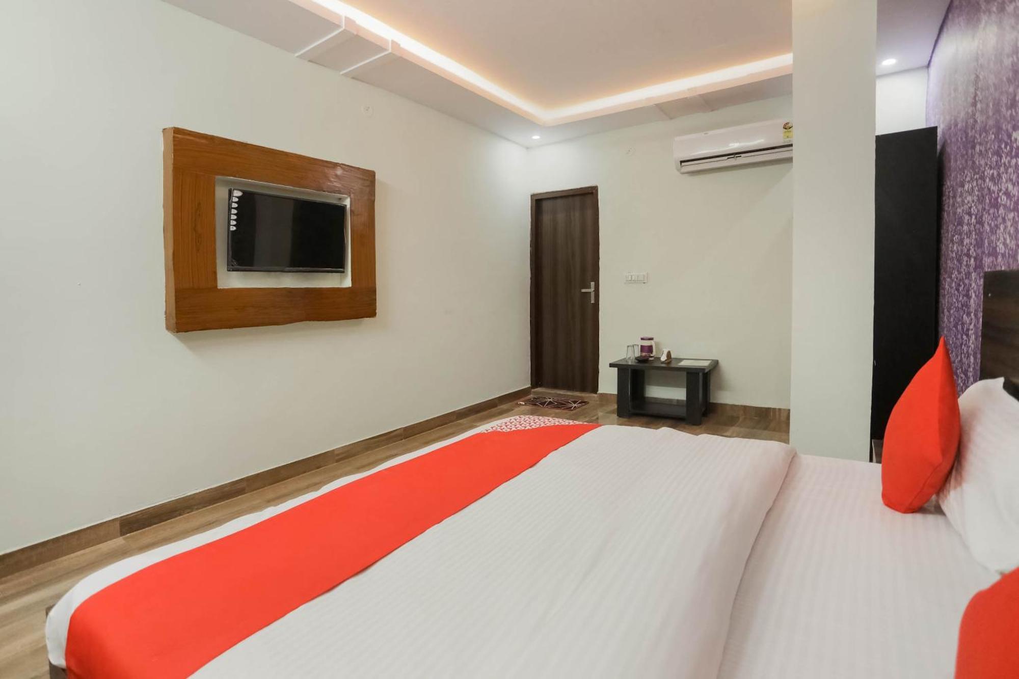 Hotel O Red Velvet Rooms & Banquet Faridabad Exterior foto