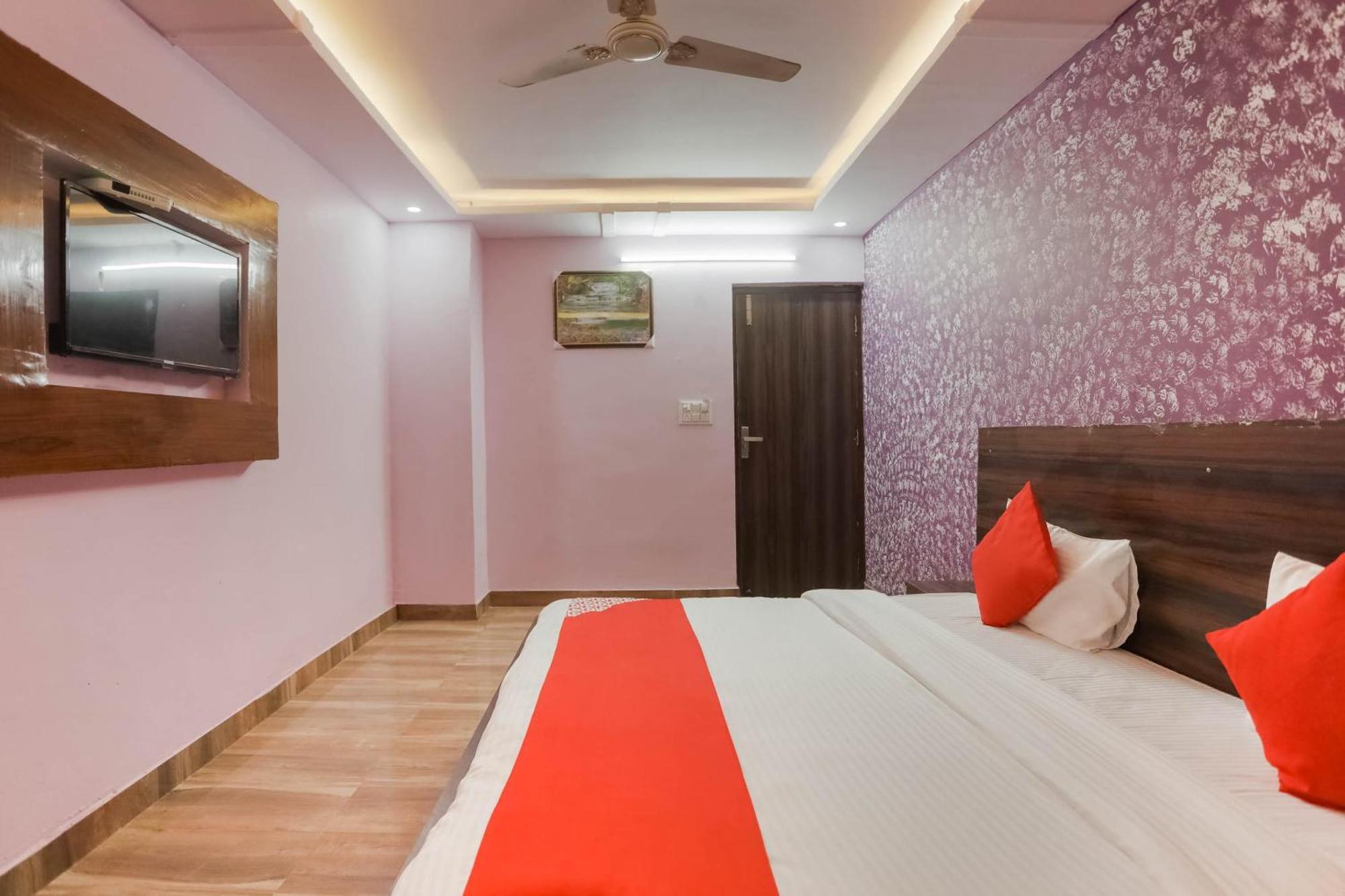 Hotel O Red Velvet Rooms & Banquet Faridabad Exterior foto